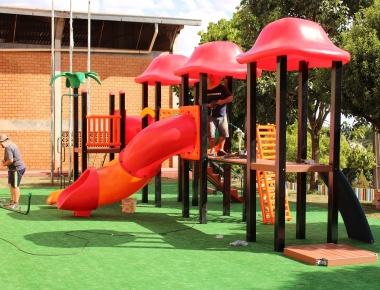Prefeitura inicia instalação de Playground na Escola Tiradentes